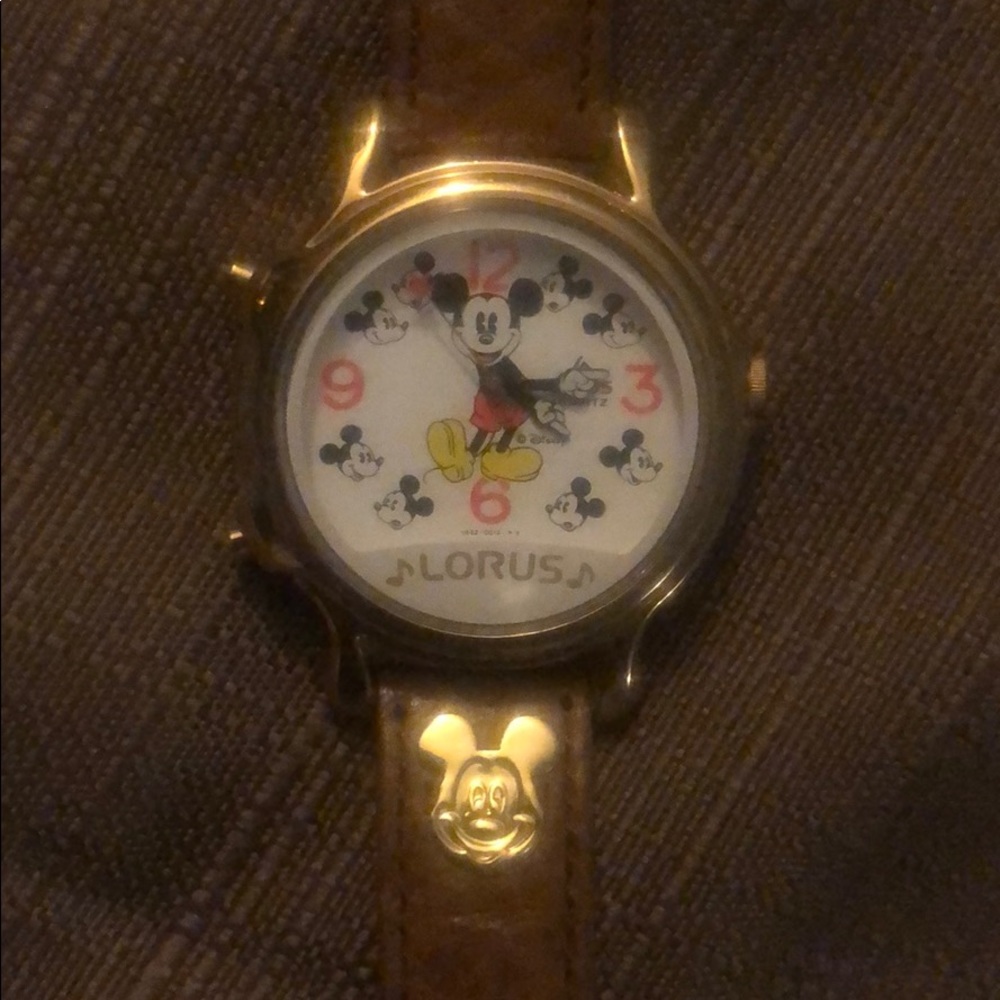 Vintage Mickey Mouse watch excellent condition